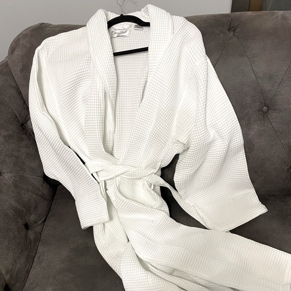 Mansfield Hotel& Spa 50" Kayanna Waffle Spa Robe 100% Cotton in White OS - Picture 3 of 7